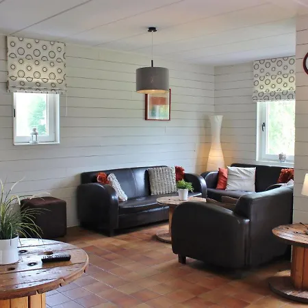 Semesterbostad Spacious In With Sauna Rendeux