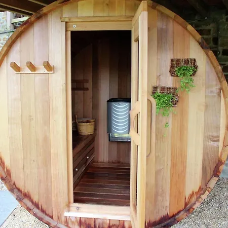Semesterbostad Spacious In With Sauna Rendeux